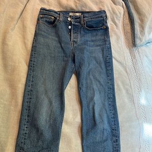 Levi’s Wedgie Straight Leg Jean Medium Wash Frayed Hem Size 26